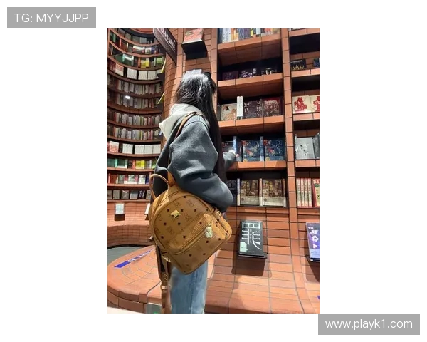 山口茜那生活简直像星二代，训练完跑去限量包包店逛了一圈？