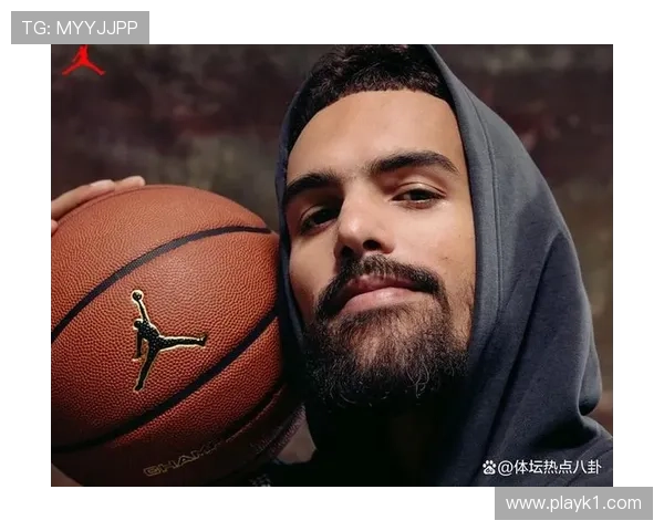 特雷·杨挡拆造错位提升效率，关键时刻得分能力拉开差距